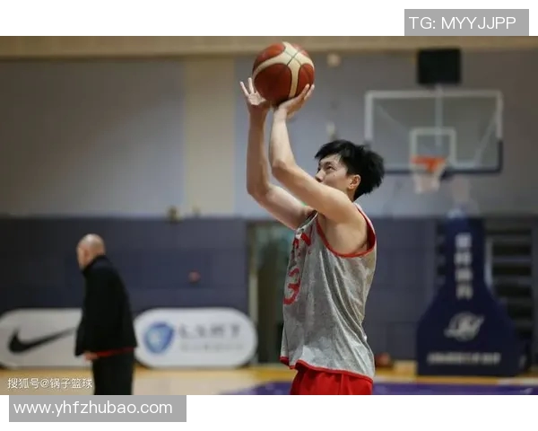 胡明轩将继续担任男篮核心持球大核控运后卫！